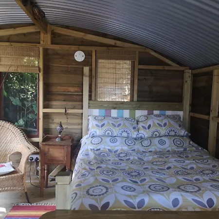 Cosy Cabin With Wood Burner Near Beach