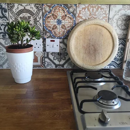 Cosy Cabin With Wood Burner Near Beach Looe