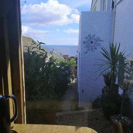 Cosy Cabin With Wood Burner Near Beach Holiday home Looe