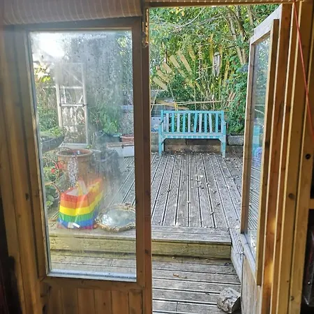 Cosy Cabin With Wood Burner Near Beach Holiday home